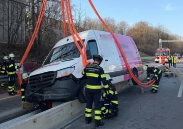 Verkehrsbehinderungen auf der A96 nach Alleinunfall